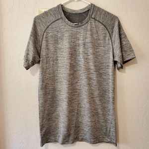 🛍 LULULEMON MENS ATHLETIC TOP